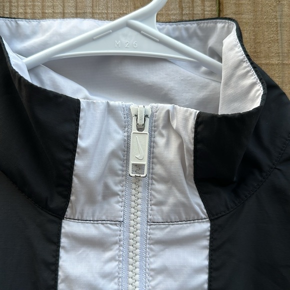 Nike Sportswear Women's Black/White Repel Essential Jacket (DV3006-010) Size med - Picture 8 of 12
